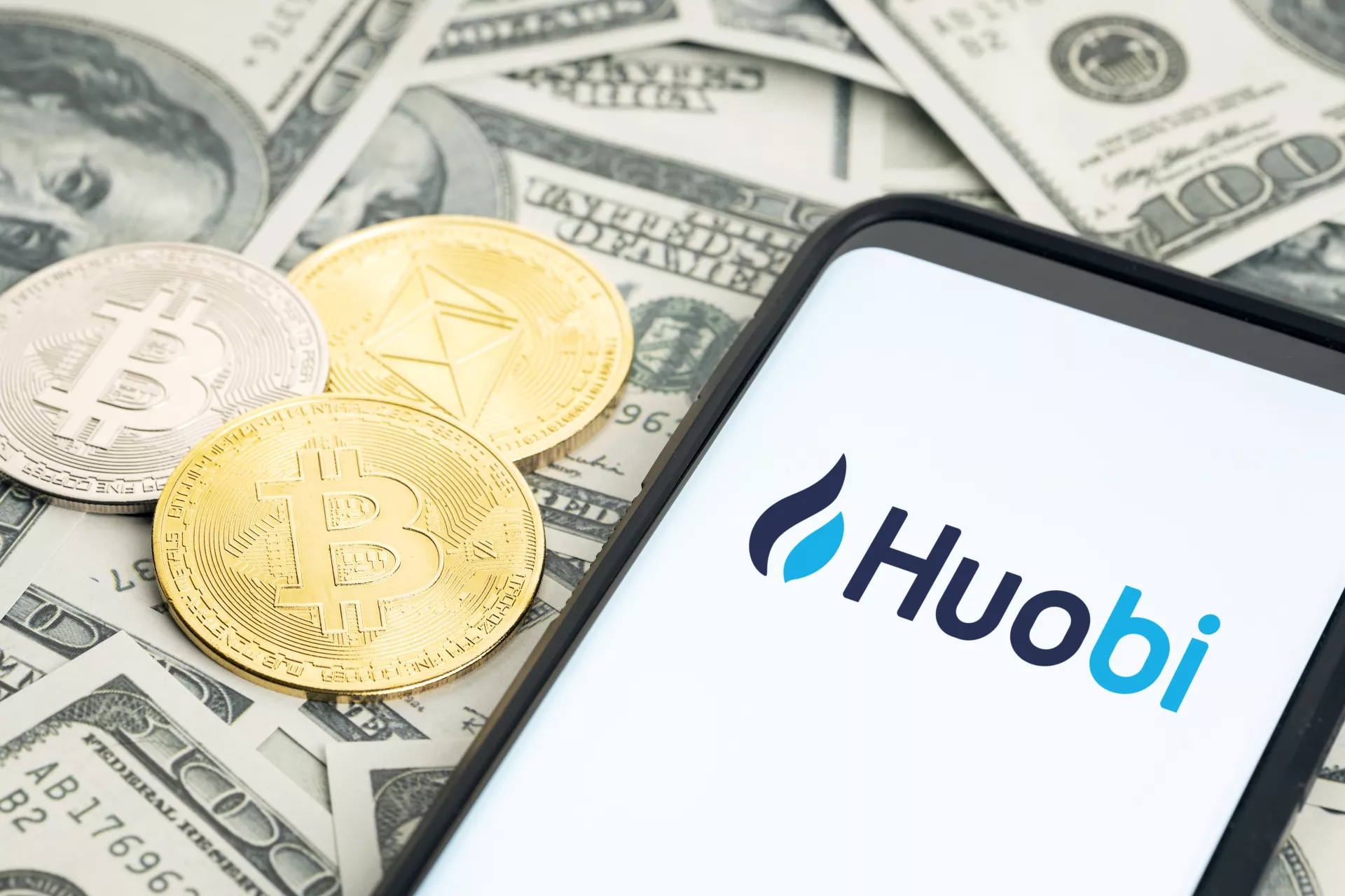 Huobi Logo Smartphone