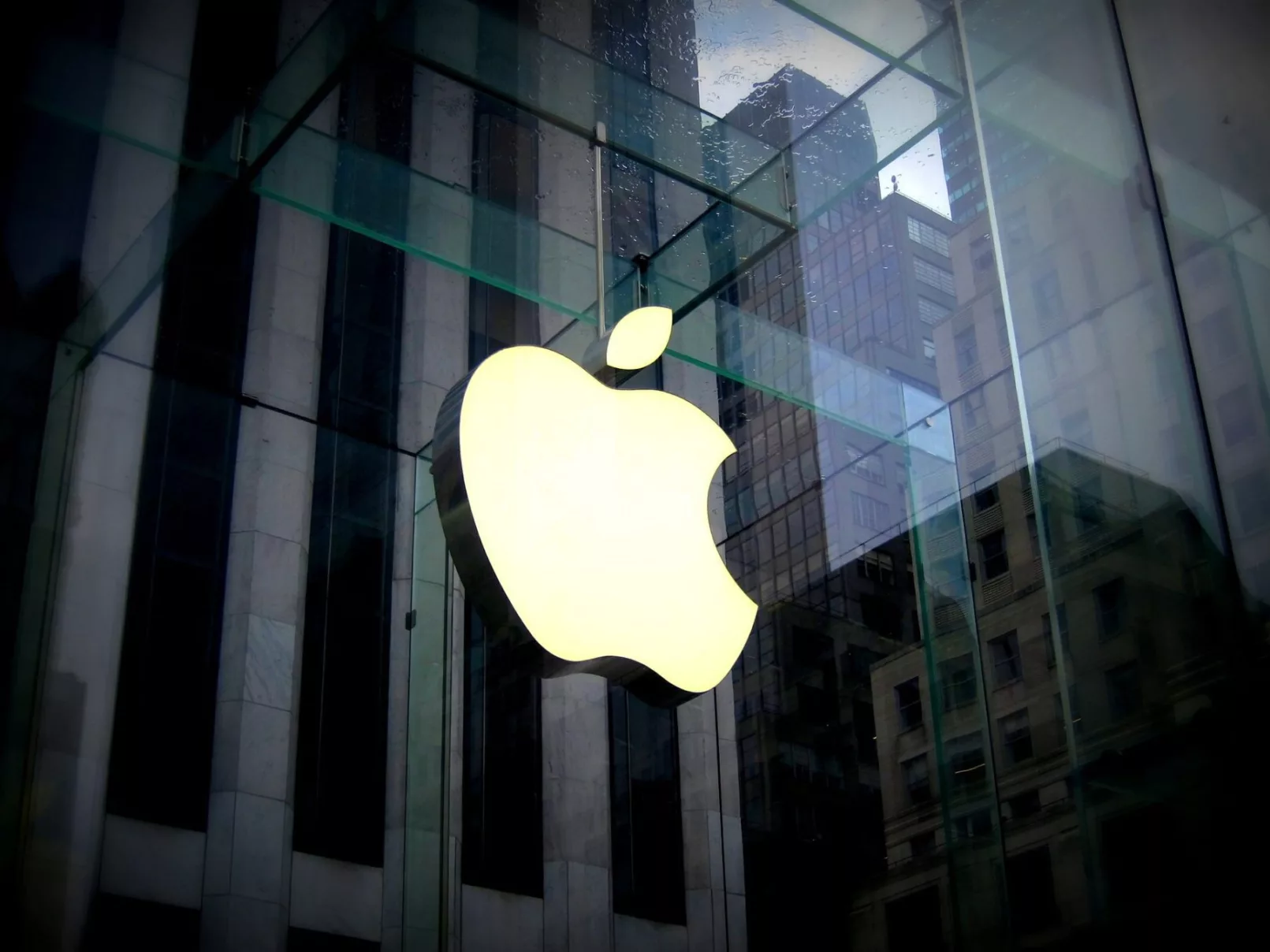 Apple koers stijgt hard na extra investering van 100 miljard dollar in de VS